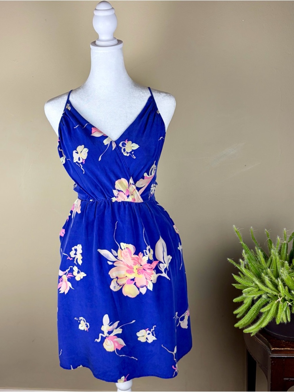 Yumi Kim Anthropologie 100% Silk Size S Blue Floral Camisole Dress with Pockets